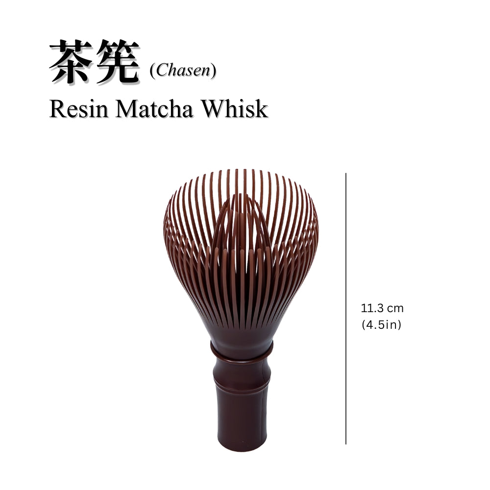 Brown resin matcha whisk that is detachable for easy cleaning. Height listed next to it measuring at 11.3 cm or 4.5 inches.